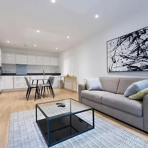 Stunning Luxury 2 Bedroom Apartment