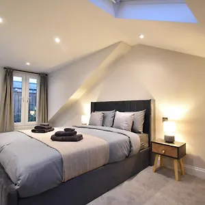 Stunning 3 Bed Apartment