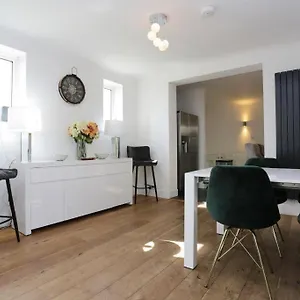 Holiday home Bournecoast: With Snug-games Room-garden-3114 United Kingdom